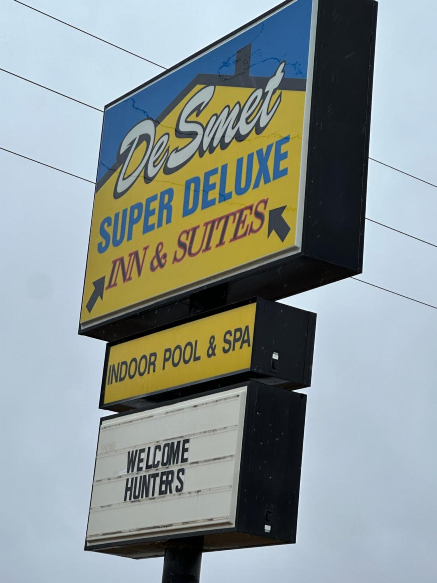 De Smet Super Deluxe Inn & Suites Εξωτερικό φωτογραφία