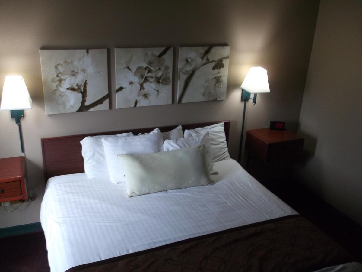 De Smet Super Deluxe Inn & Suites Εξωτερικό φωτογραφία