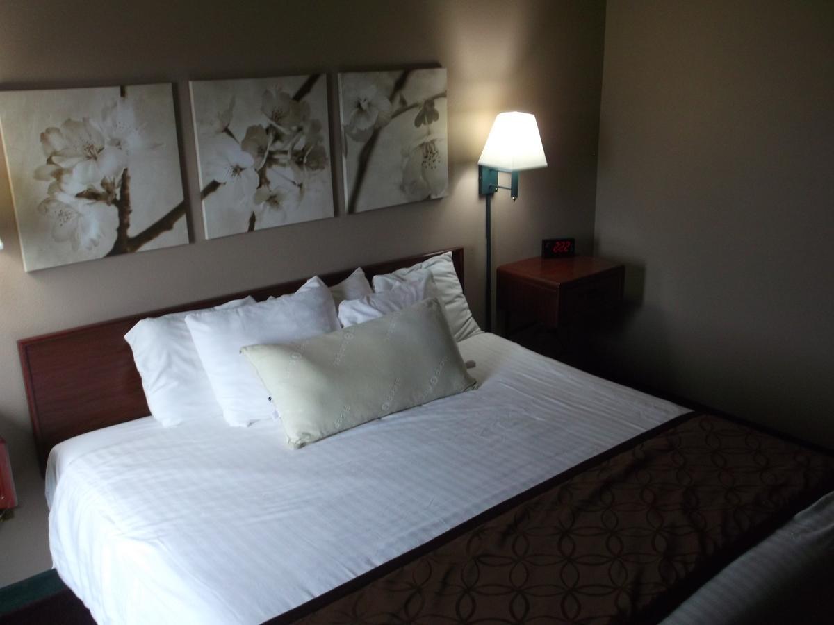 De Smet Super Deluxe Inn & Suites Εξωτερικό φωτογραφία