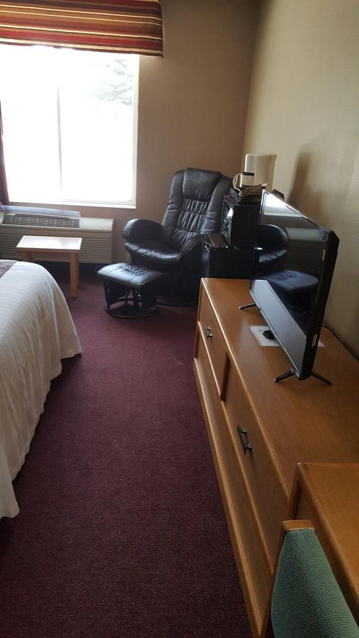 De Smet Super Deluxe Inn & Suites Εξωτερικό φωτογραφία