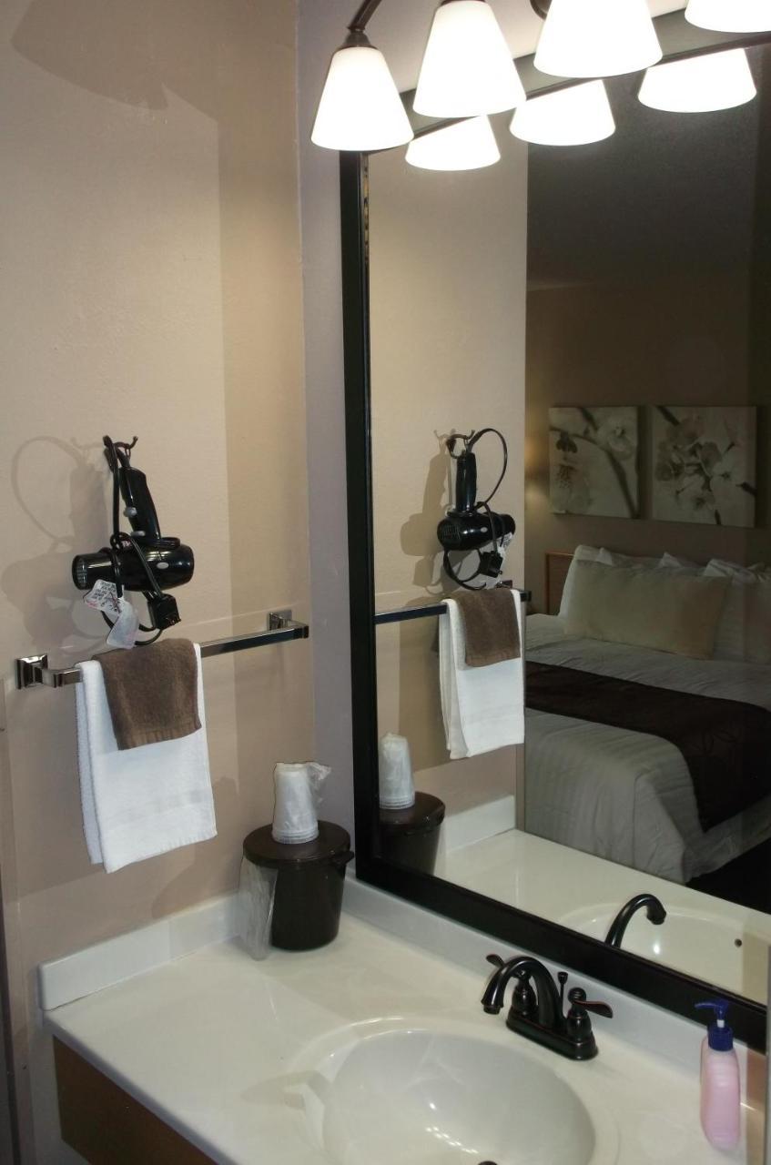 De Smet Super Deluxe Inn & Suites Εξωτερικό φωτογραφία