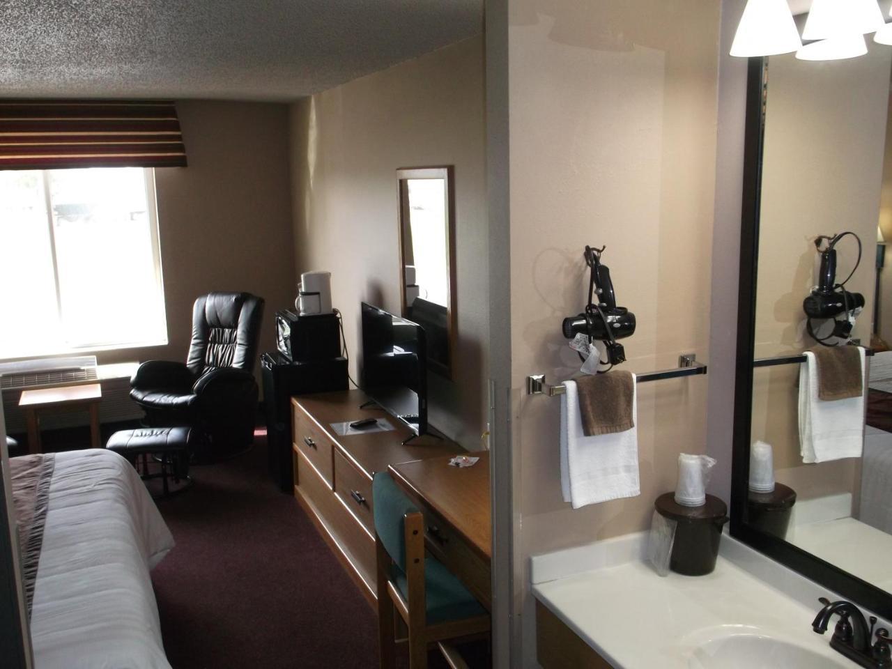 De Smet Super Deluxe Inn & Suites Εξωτερικό φωτογραφία